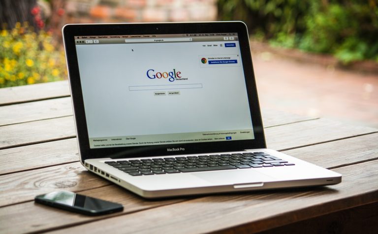 Falsche Google Bewertungen bedrohen Unternehmen / Pixabay