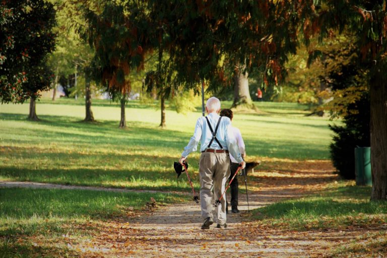 BAG Entscheidung: Mindestlohn steht ausländischen Pflege- und Haushaltshilfen zu